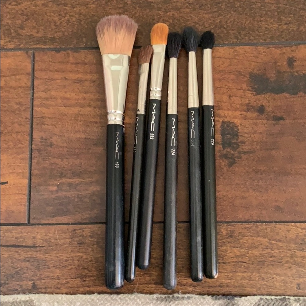 Mac makeup brushes